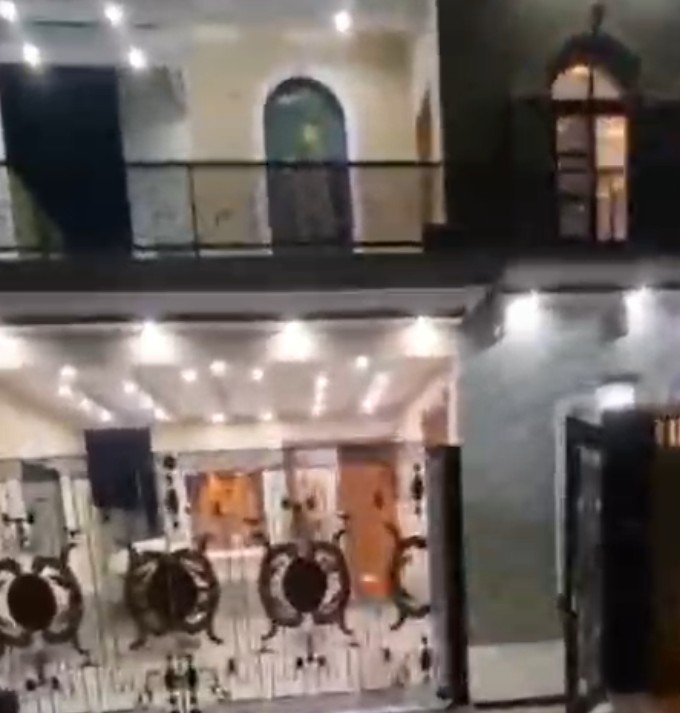 8 marlas luxury house for sale al jalil garden Lahore